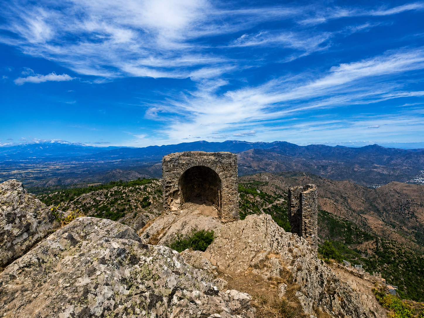 Els 10 castells i fortificacions imprescindibles de la Costa Brava