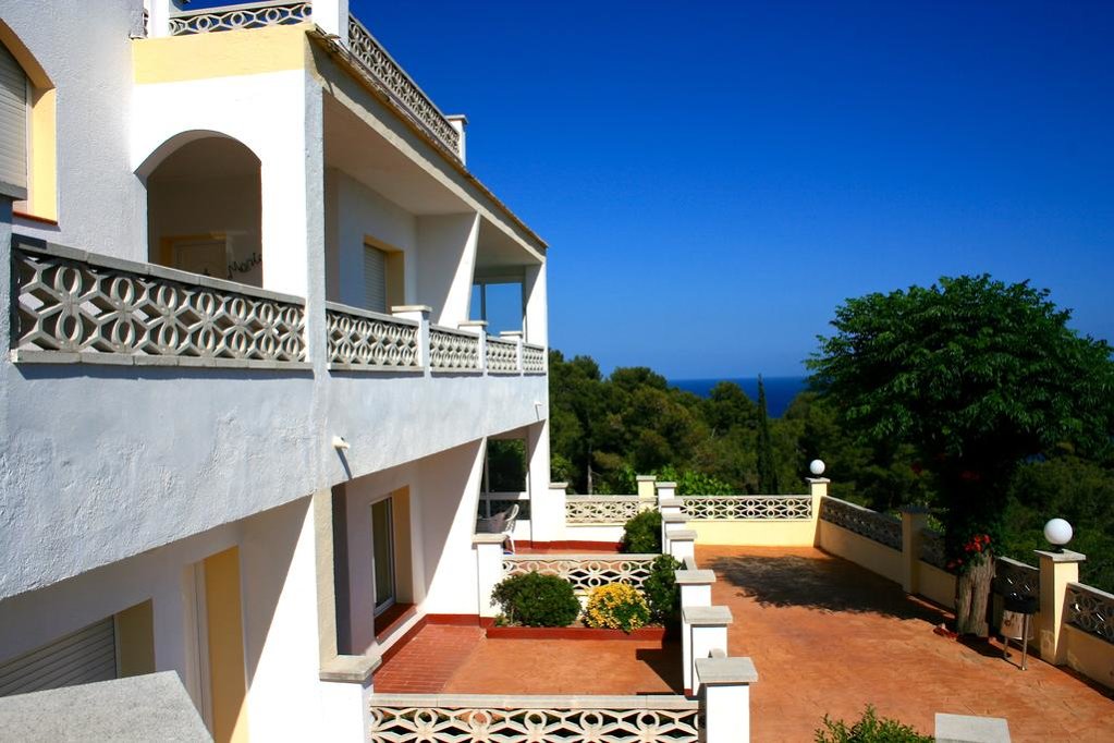 Famara  Apartments 