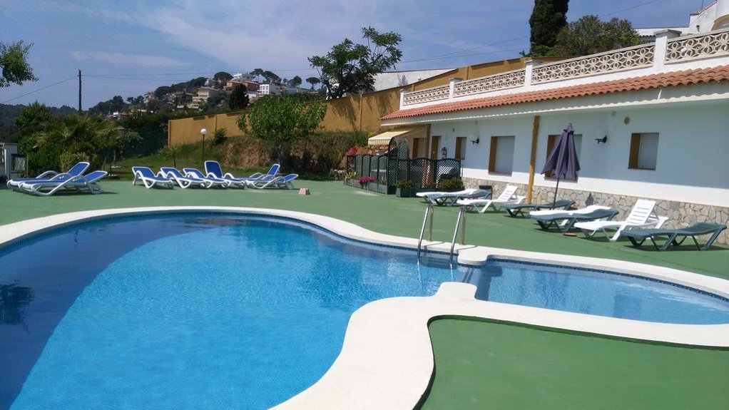 Famara  Apartments 