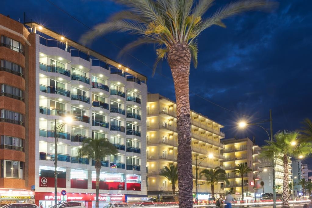 Blau Apartments