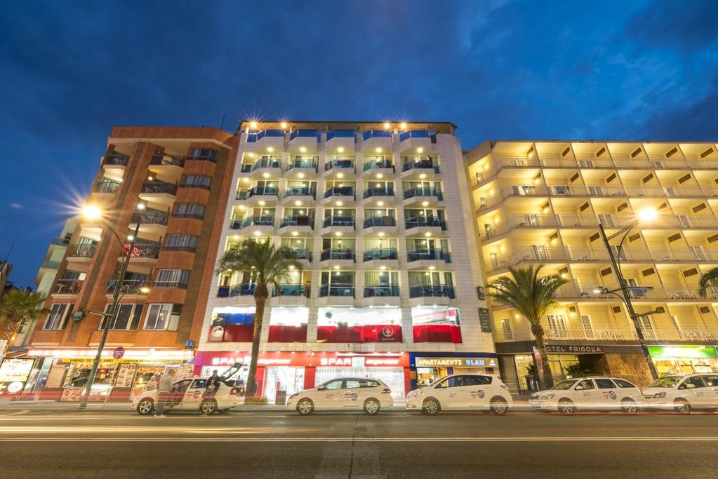 Blau Apartments