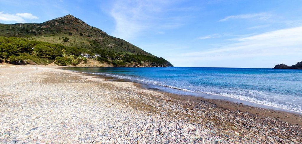 Montjoi cove