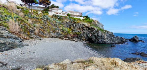 Les Carboneres beach Llançà